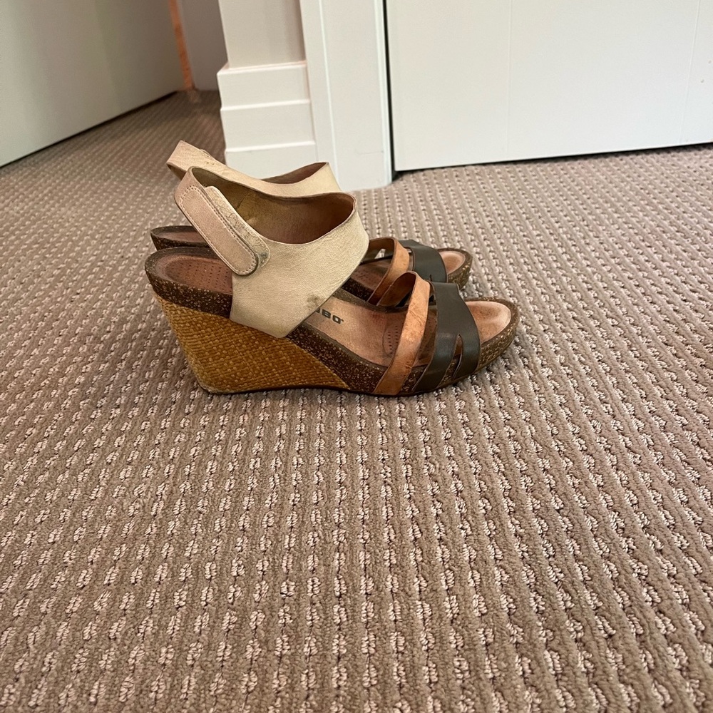 TSUBO Women's Heels
